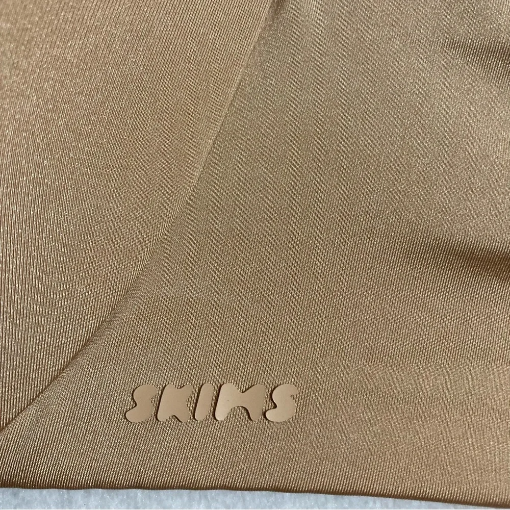 SKIMS Wireless Super Push Up Bra 32C - Picture 4 of 5